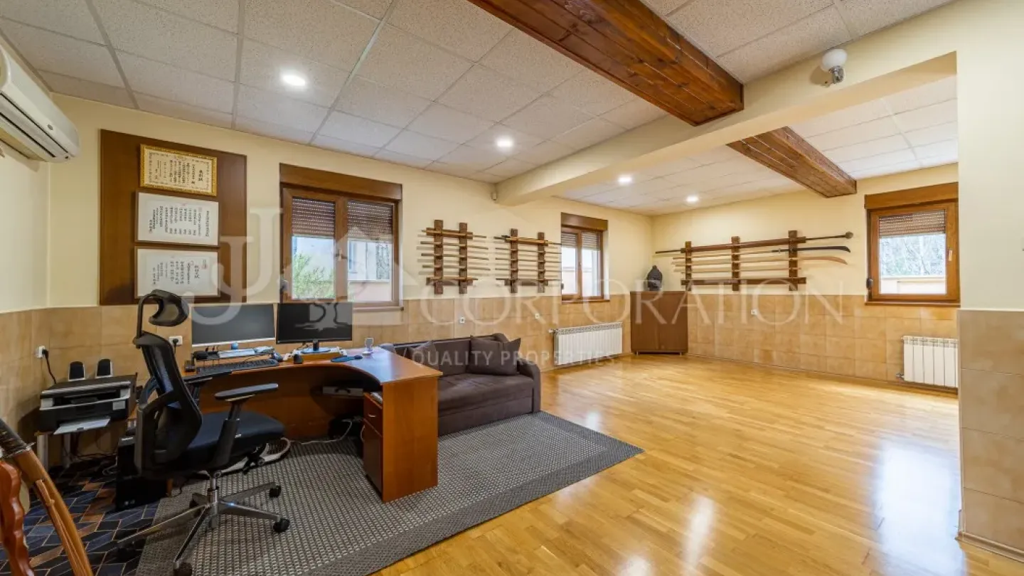 Spacious Three-Story House in Lager, Sofia - 220 sqm, Fully Furnished - Image 2