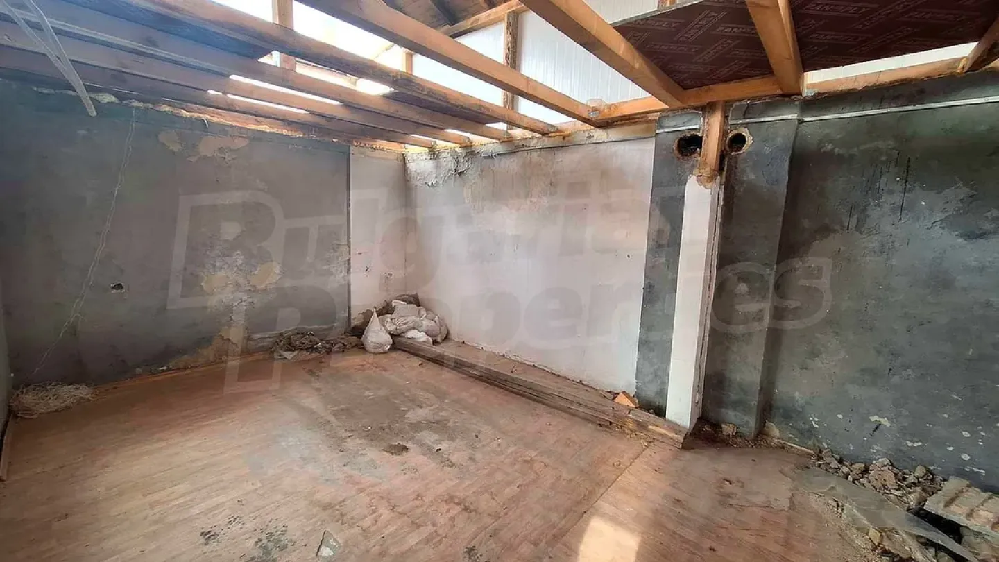 Charming House in Varna's Central District for Renovation - Image 5