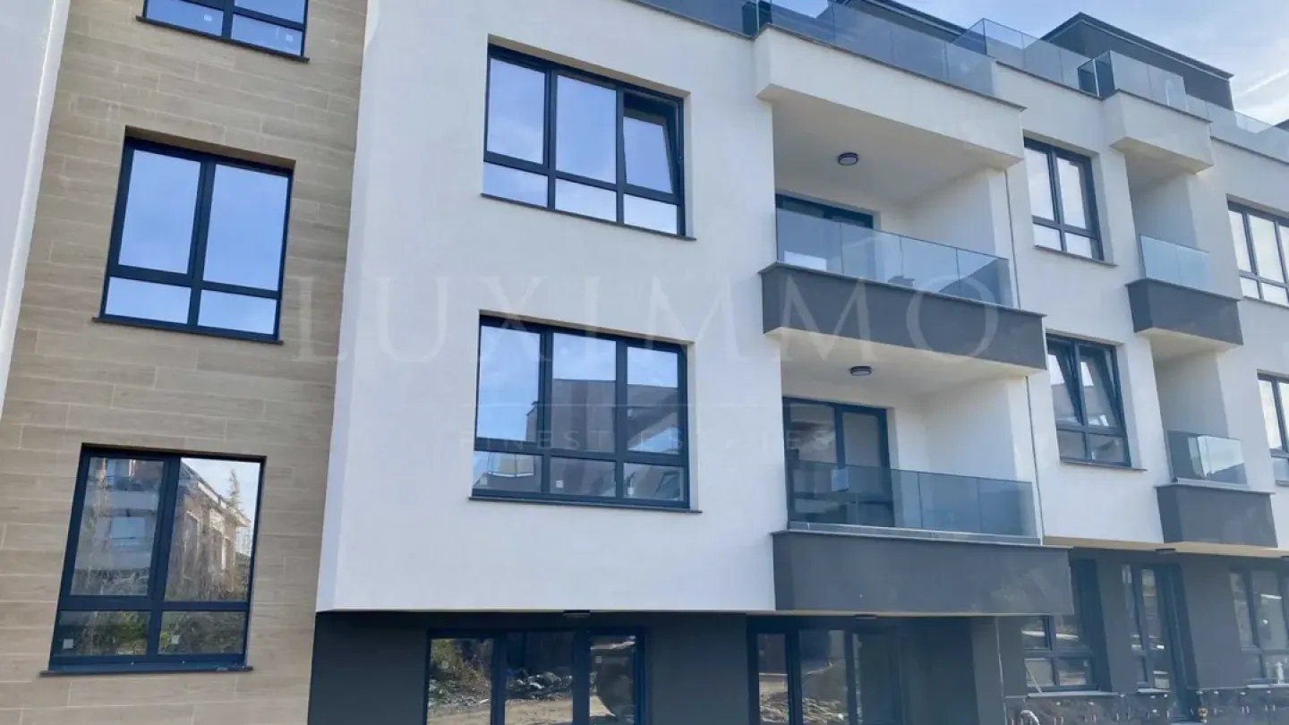 Spacious 1-Bedroom Apartment Near Danube with Terrace - Image 3