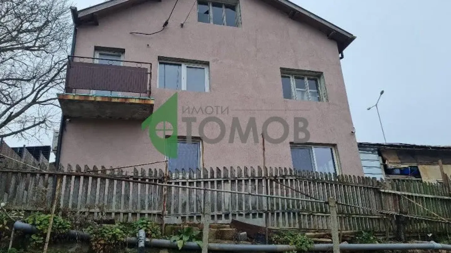 Spacious Brick House Near Ruse with Garden - Image 4