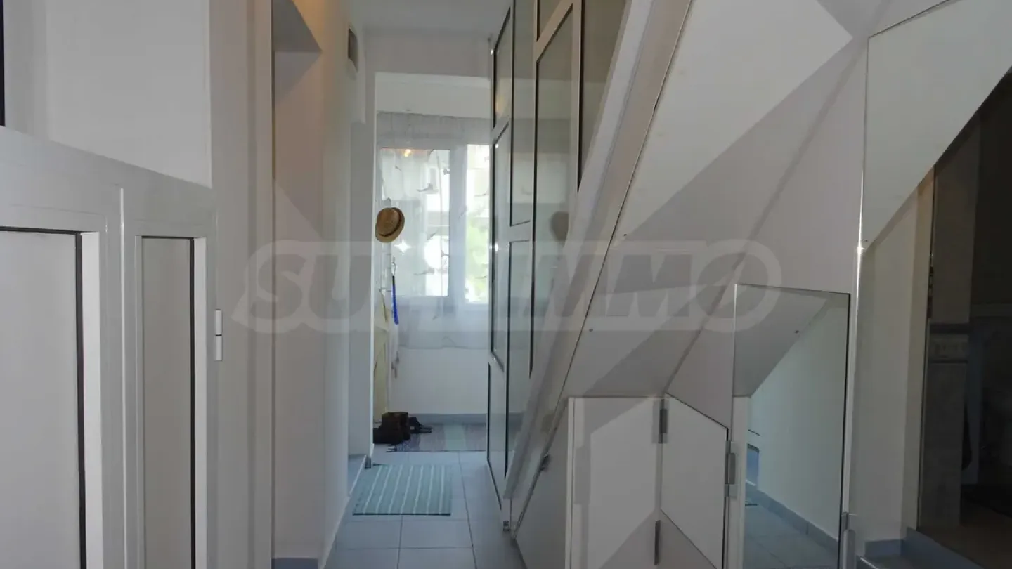 Stylish 3-Bed Apartment Near Red Square, Varna, Bulgaria - Image 5