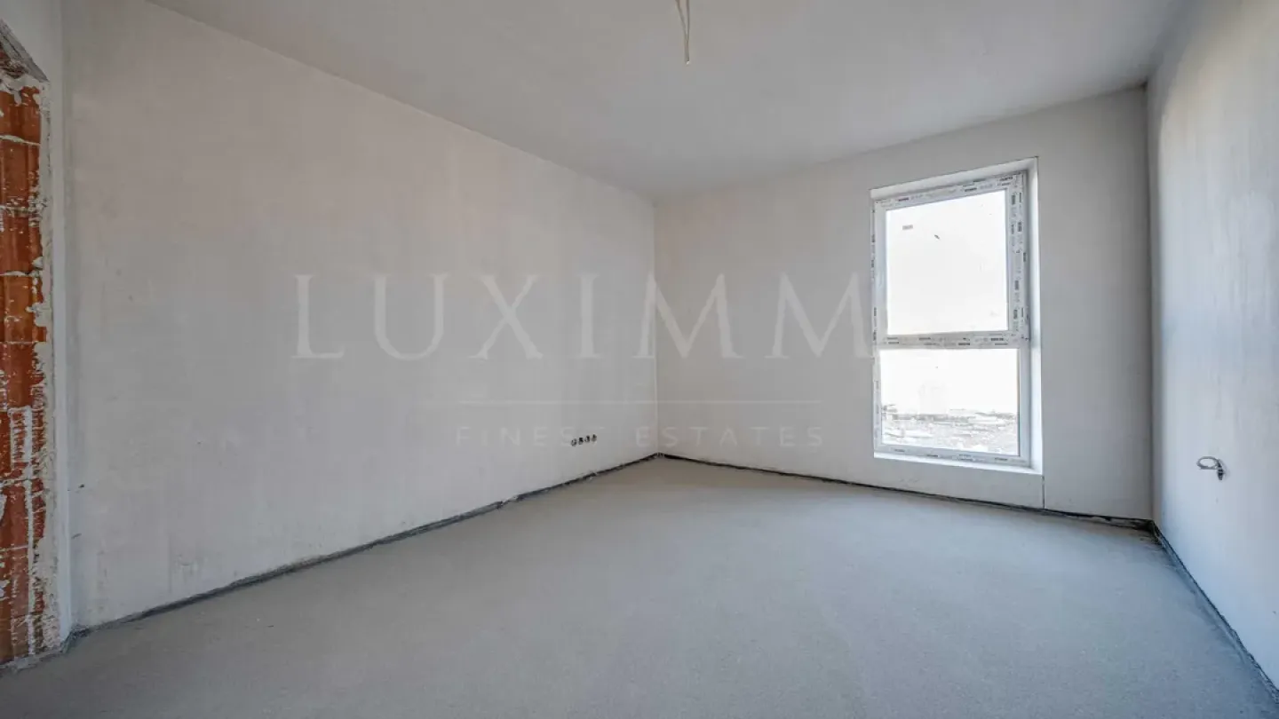 Stylish One-Bedroom Apartment with Yard in Malinova Dolina - Image 1