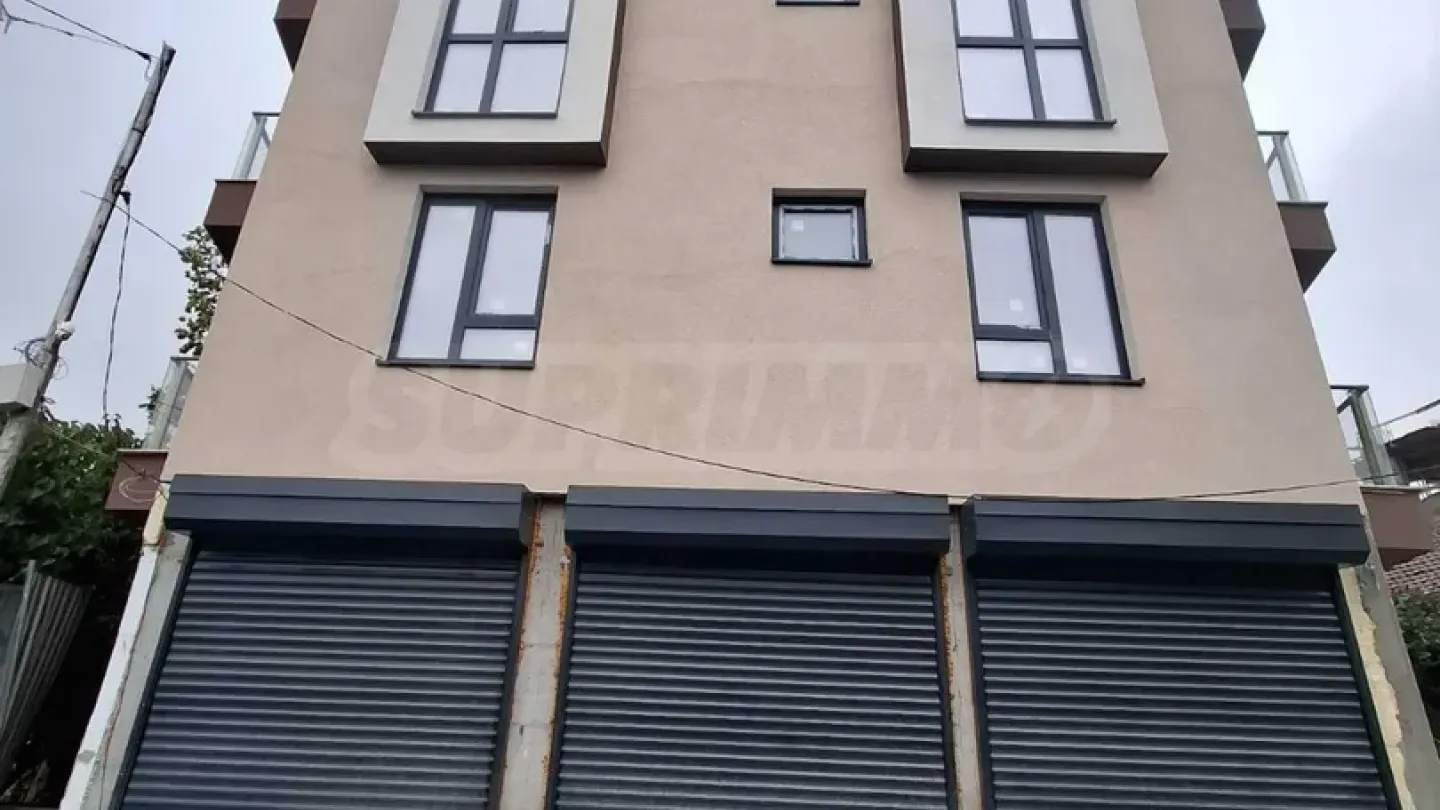 Spacious 2-Bedroom Flat in Sofia, Bulgaria - Image 3