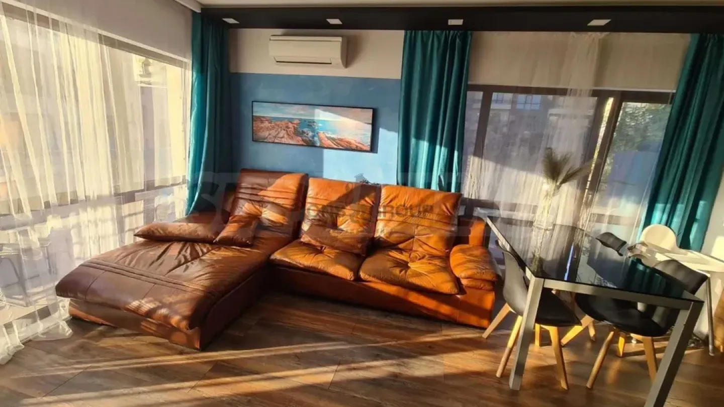 Stylish 3-Bedroom Apartment in Varna's Pchelina District - Image 3