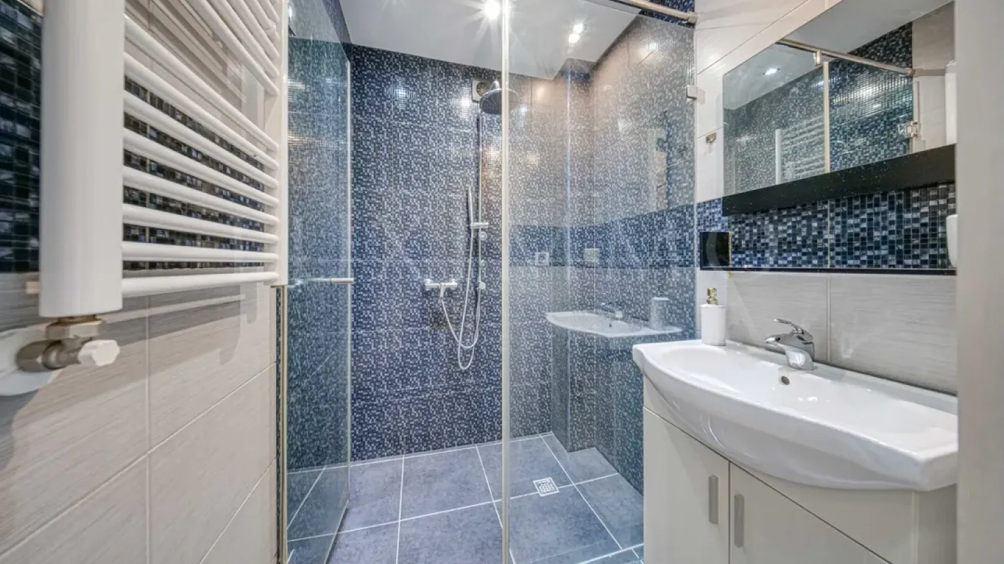 Bright, Renovated 2-Bedroom Apartment in Iztok District - Image 2