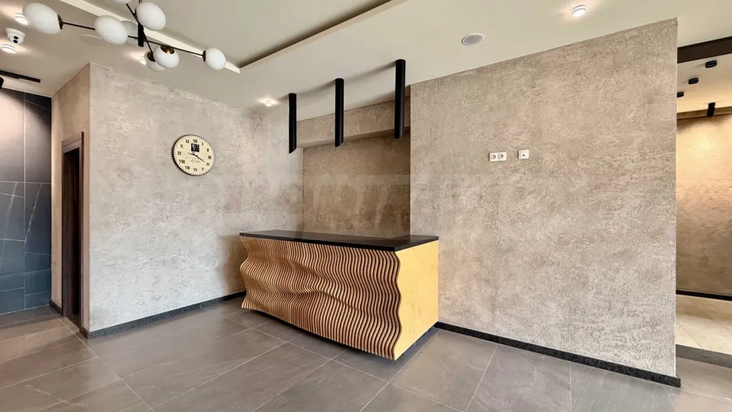 Spacious 3BR Apt w/ Greblena Base View - Image 1