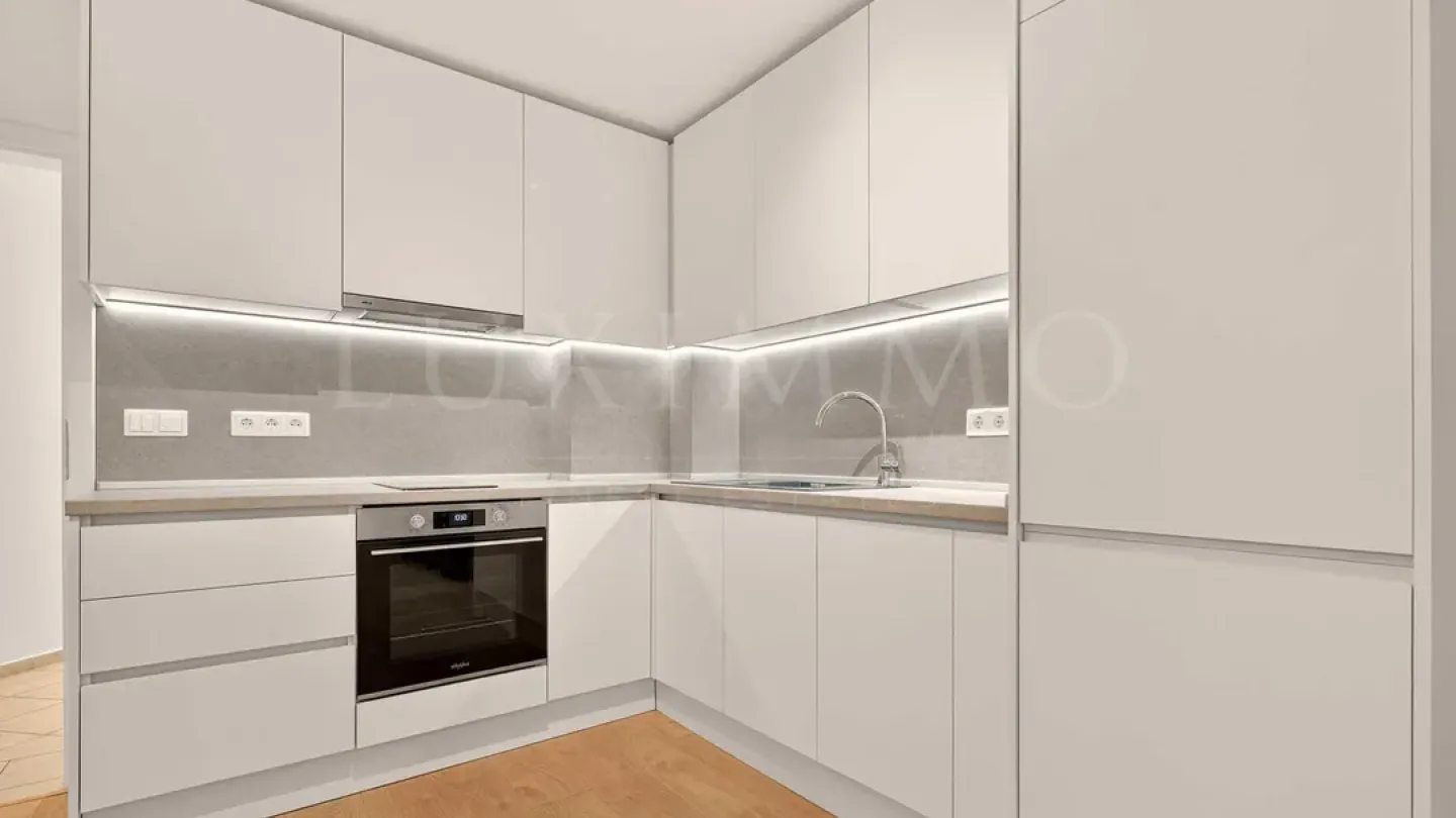 Stylish One-Bedroom Apartment in Varna's Heart – Fully Furnished - Image 1