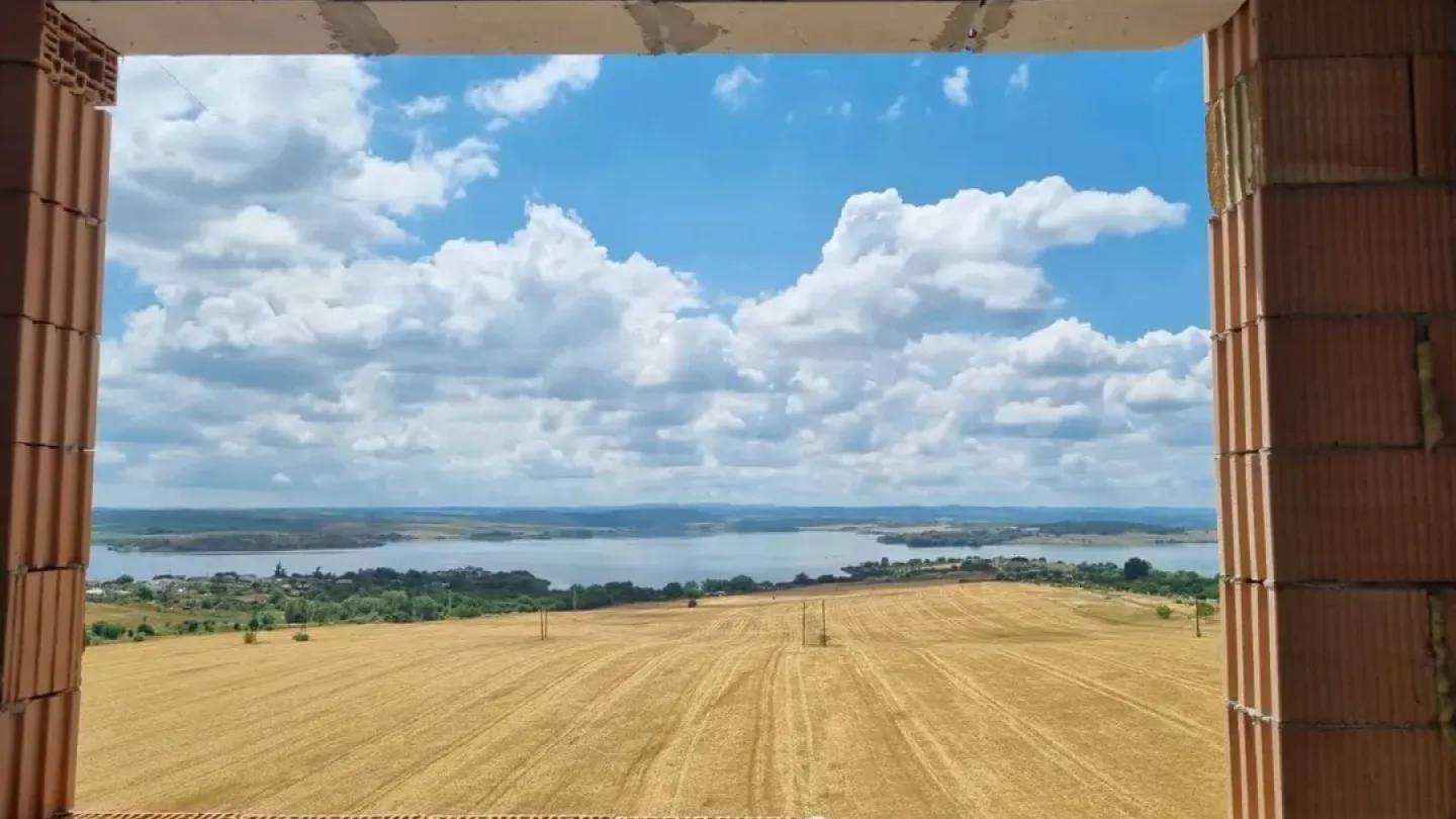 Spacious New Apartment with Lake Views in Burgas - Image 4