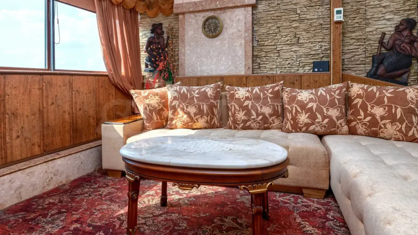 Luxury Plovdiv Mansion with Restaurant & Panoramic Views - Image 5