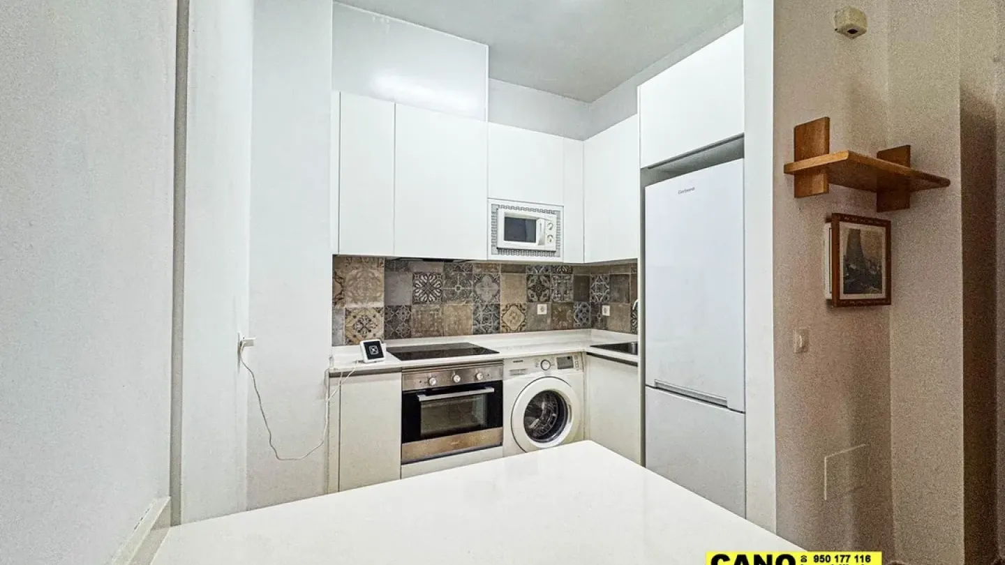 Spacious 2-Bedroom Apartment with Terrace in Aguadulce, Spain - Image 3