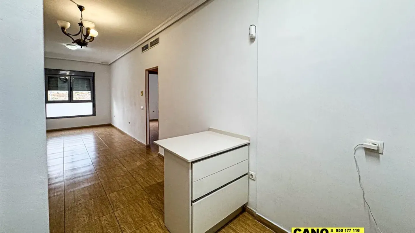Spacious 2-Bedroom Apartment with Terrace in Aguadulce, Spain - Image 5