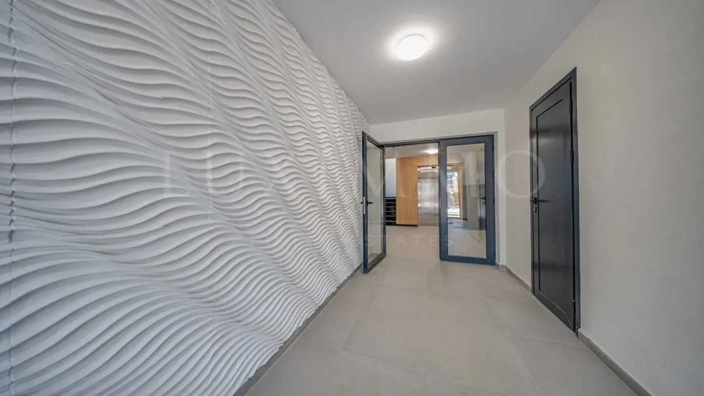 Spacious One-Bedroom Apartment with Yard in Malinova Dolina - Image 3