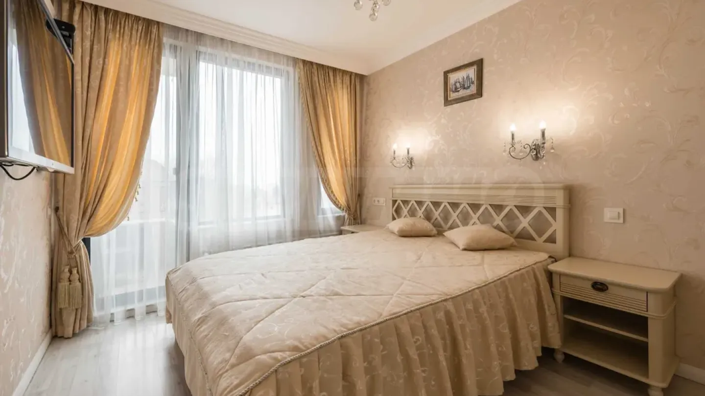 Luxury 4BR Apartment - Varna Center, Sea View - Image 3