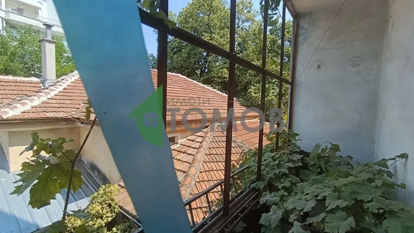 Spacious 3-Bedroom Apartment in Central Stara Zagora for Sale - Image 2