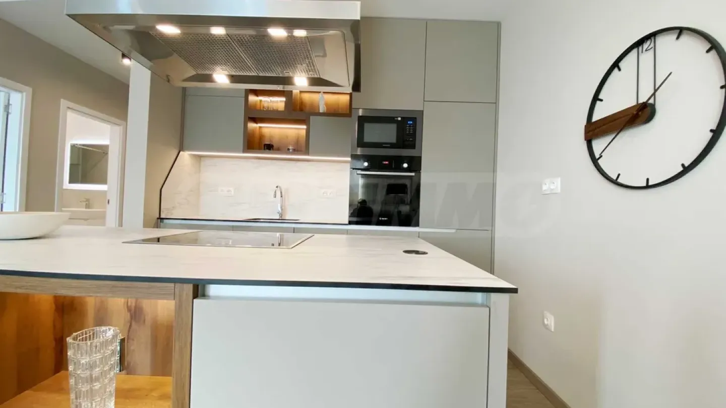 Stylish 1-Bedroom Apartment in Central Plovdiv – Fully Furnished - Image 3