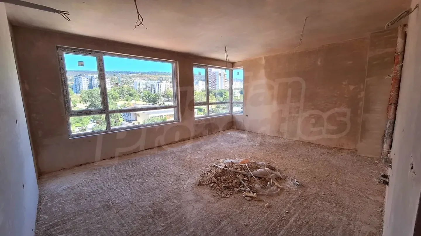 Spacious One-Bedroom Apartment with Park Views in Varna - Image 3