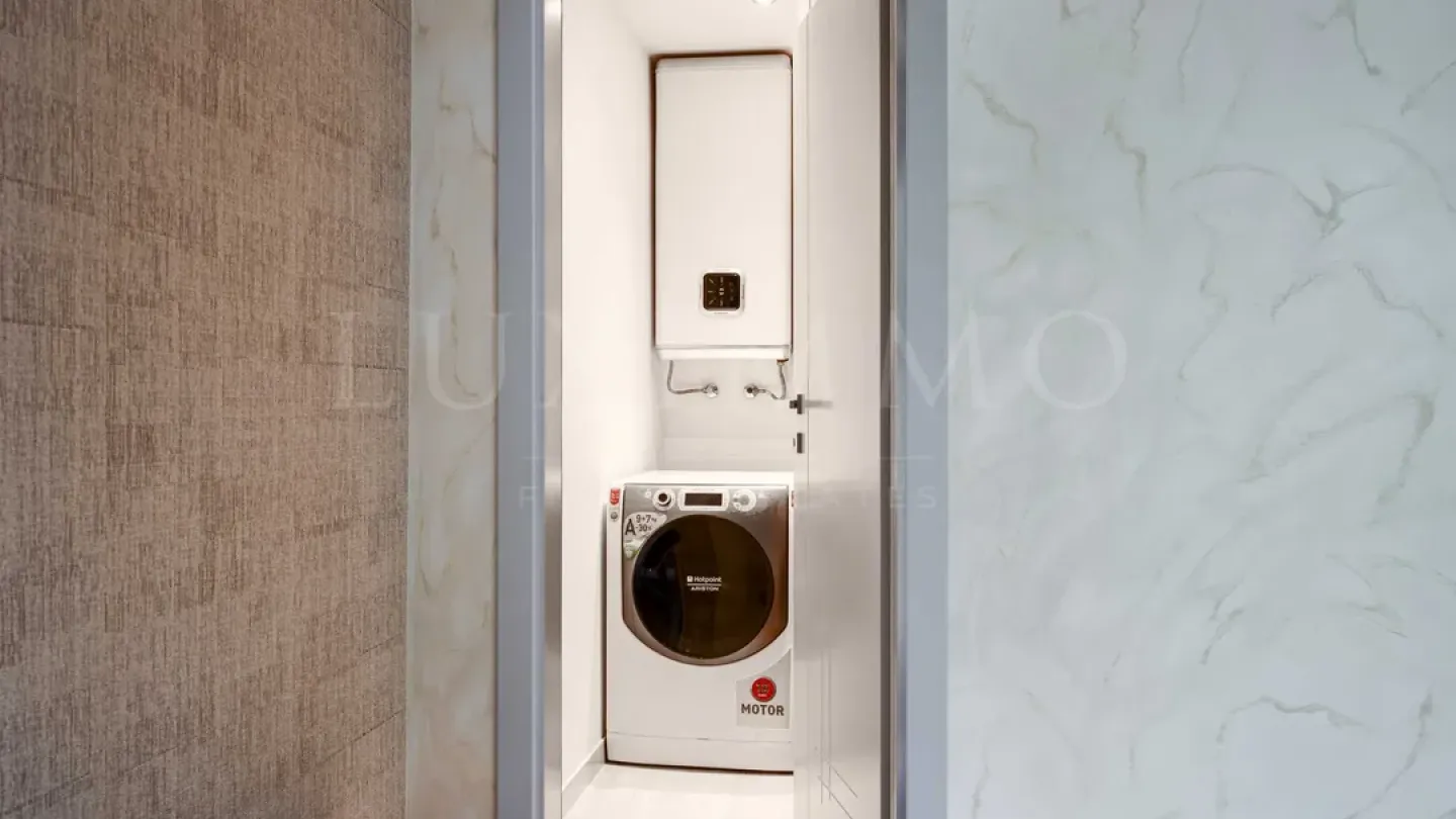 Elegant 2-Bedroom Apartment Near Bunardzhik Park - Image 3