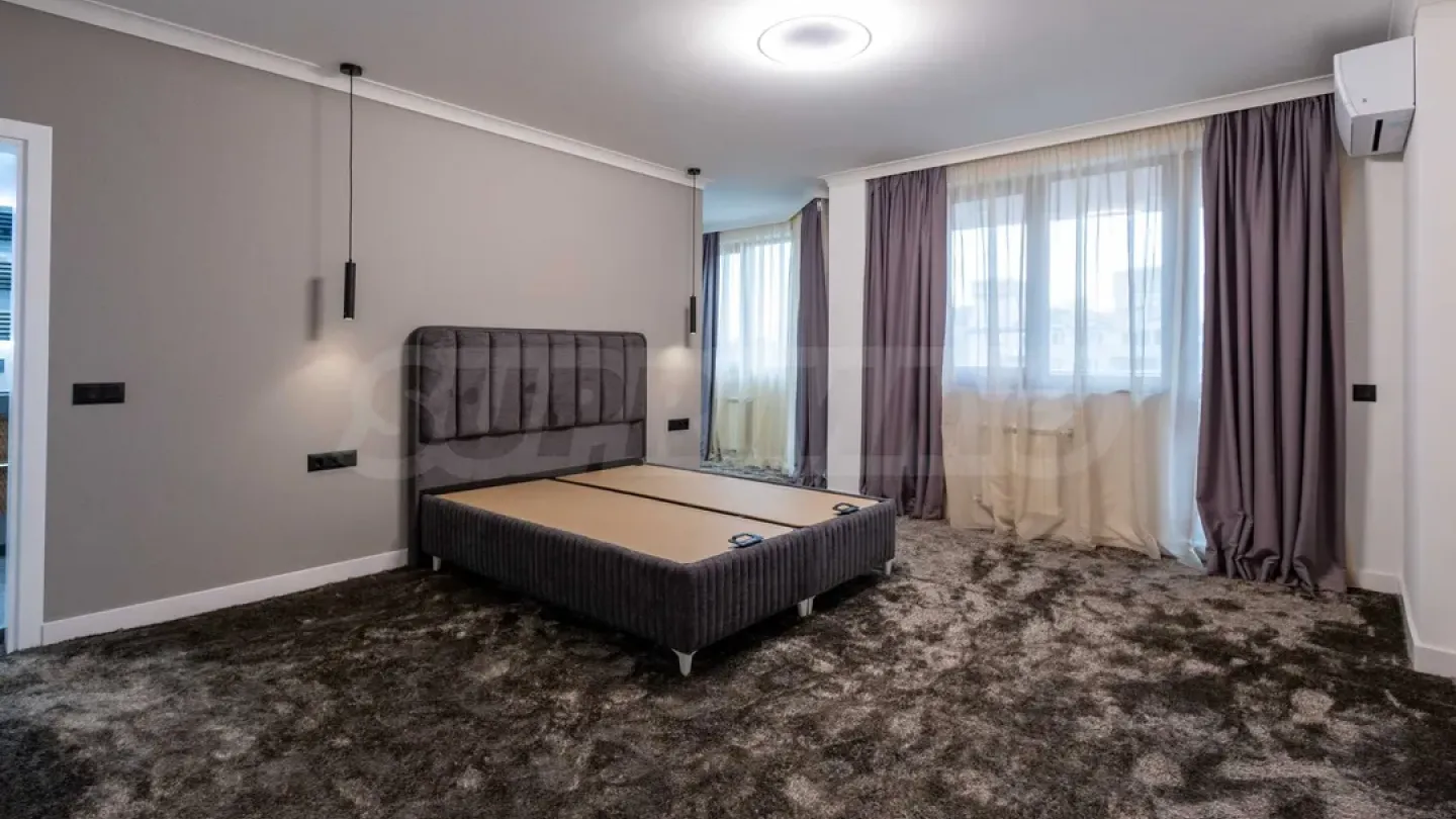 Spacious 3-Bedroom Apartment in Sofia Center - Image 1