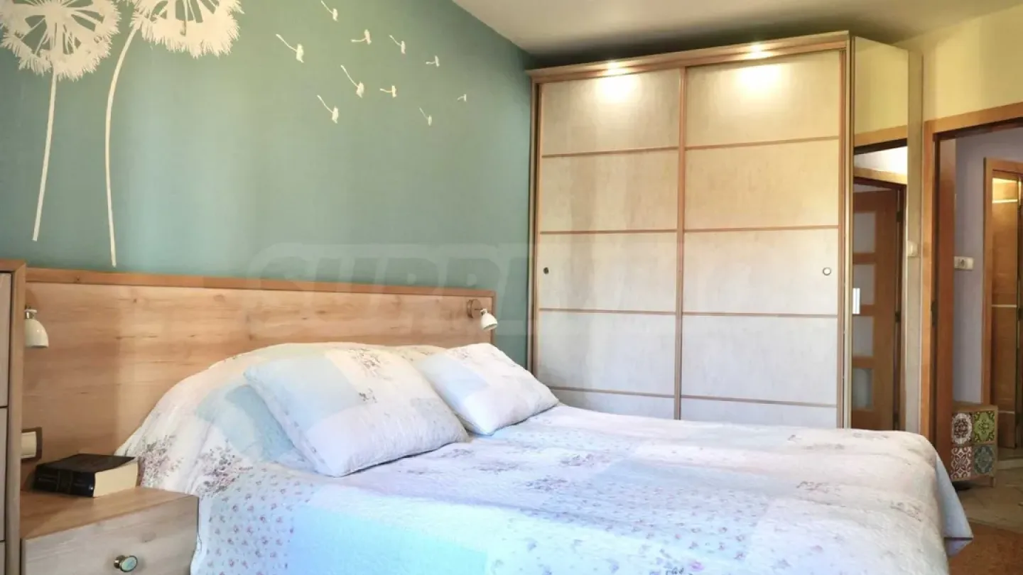 Stylish 4-Bedroom Apartment Near Grand Hotel Plovdiv - Image 3