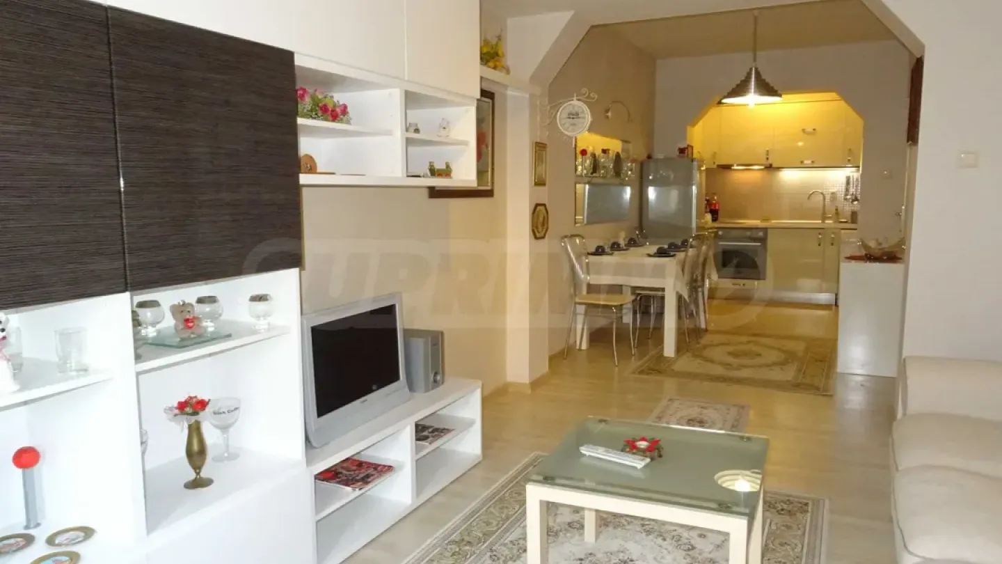Spacious 3-Bedroom Apartment Near Varna University & City Center - Image 2