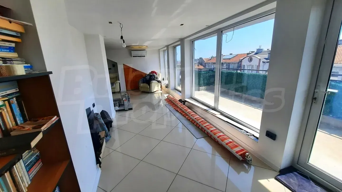Luxury Energy-Efficient Penthouse in Burgas' Vazrazhdane - Image 2