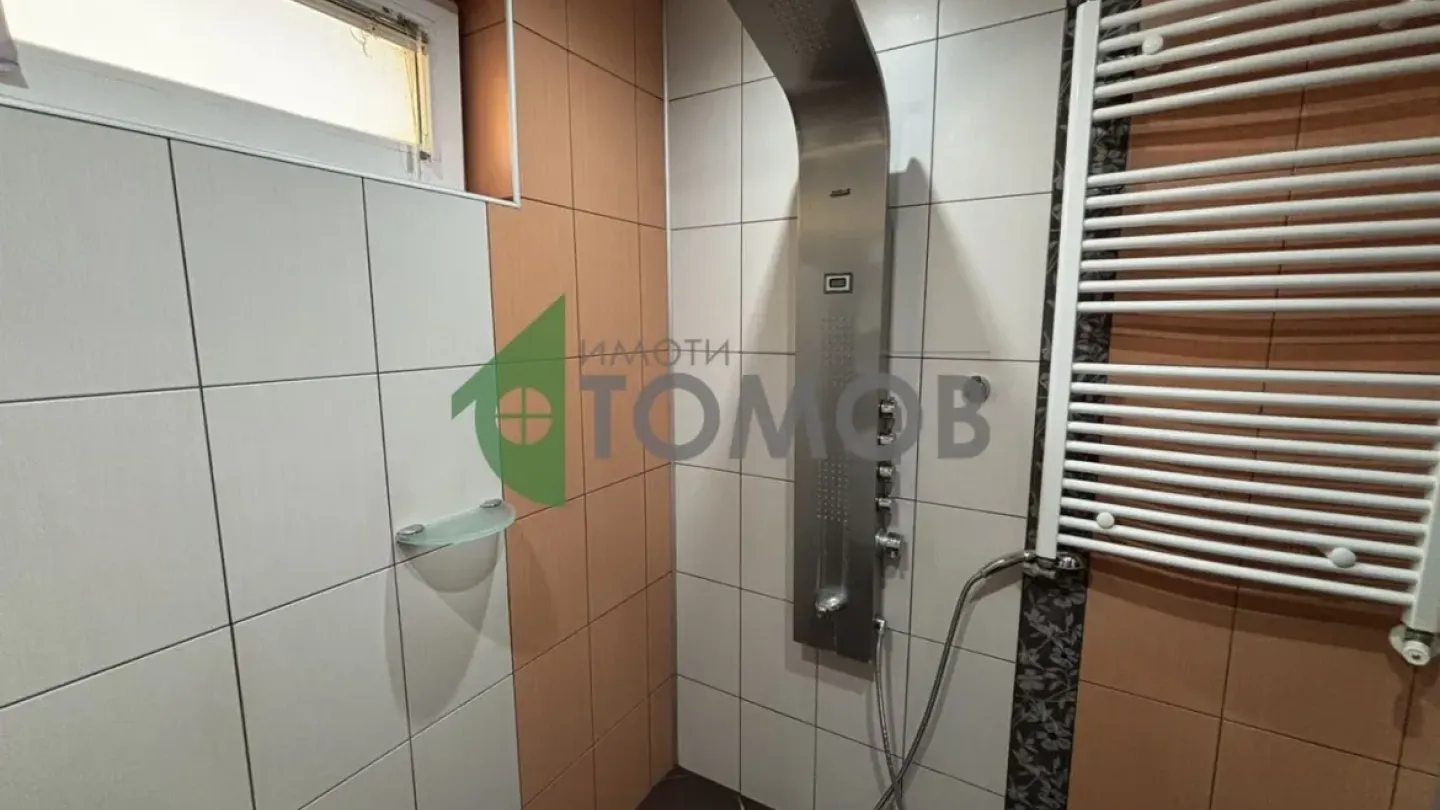 Spacious Fully Furnished Three-Bedroom Apartment in Stara Zagora - Image 4