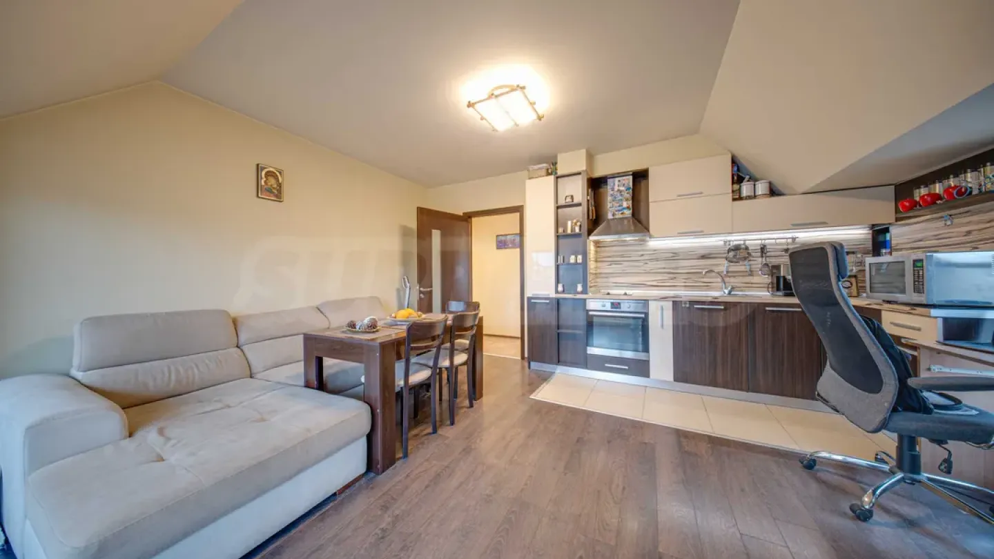 Spacious, Fully Furnished Apartment in Sofia's Rehutha District - Image 2