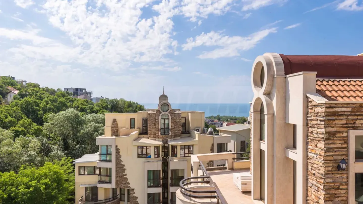 Luxury Penthause with Sea View in Varna - Image 5