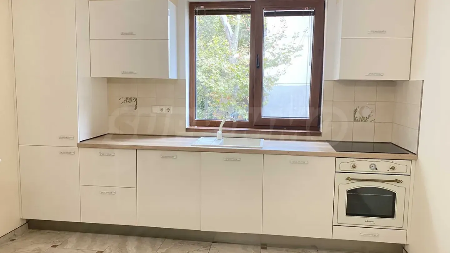 Stylish 2-Bedroom Apartment in Varna City Center - Image 1