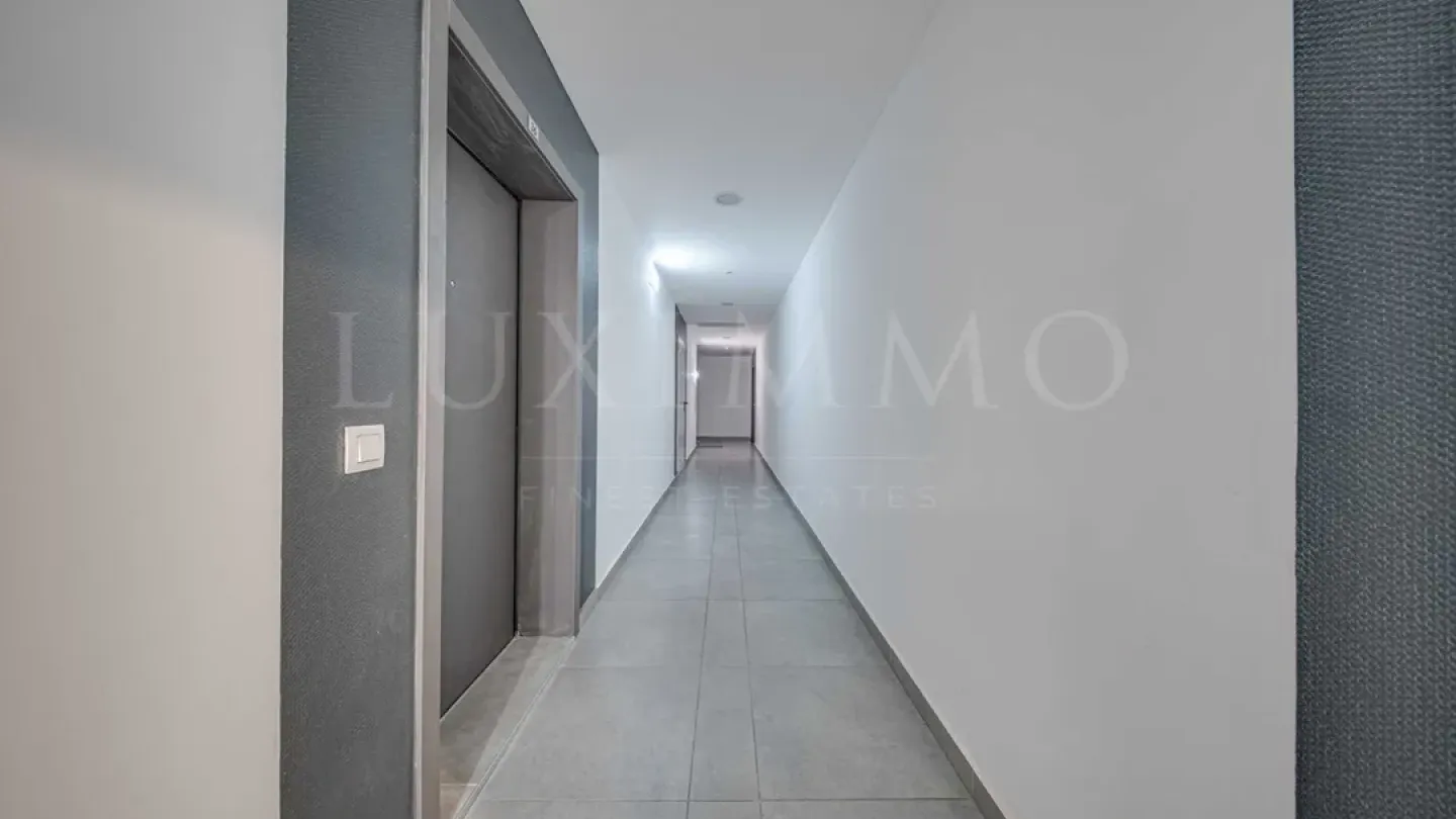 Spacious Apartment with Mountain Views, Designer Furnishings in Sofia - Image 3