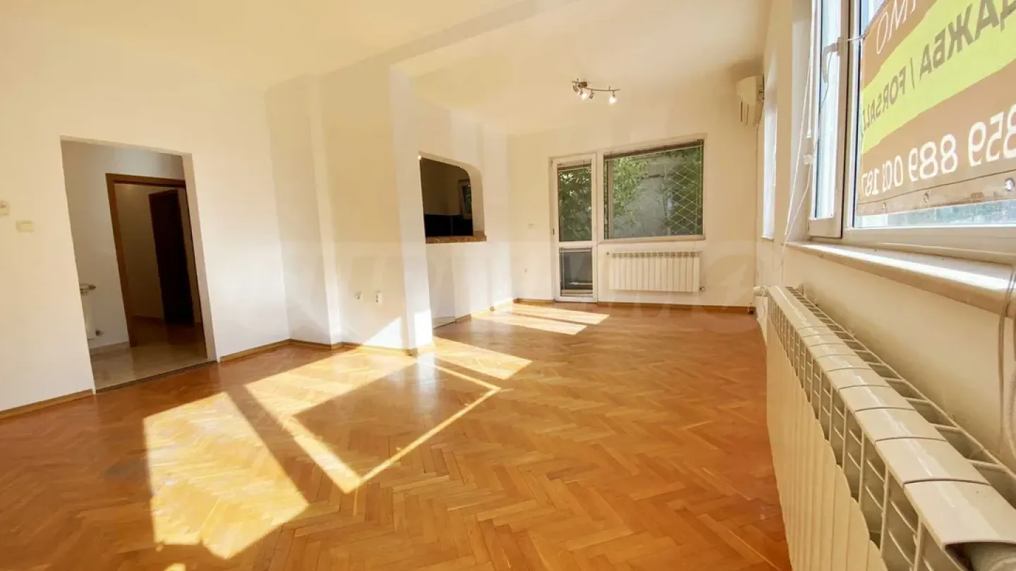 Spacious Plovdiv Apartment - Two Bedrooms, Prime Location, 198 m2. - Image 2