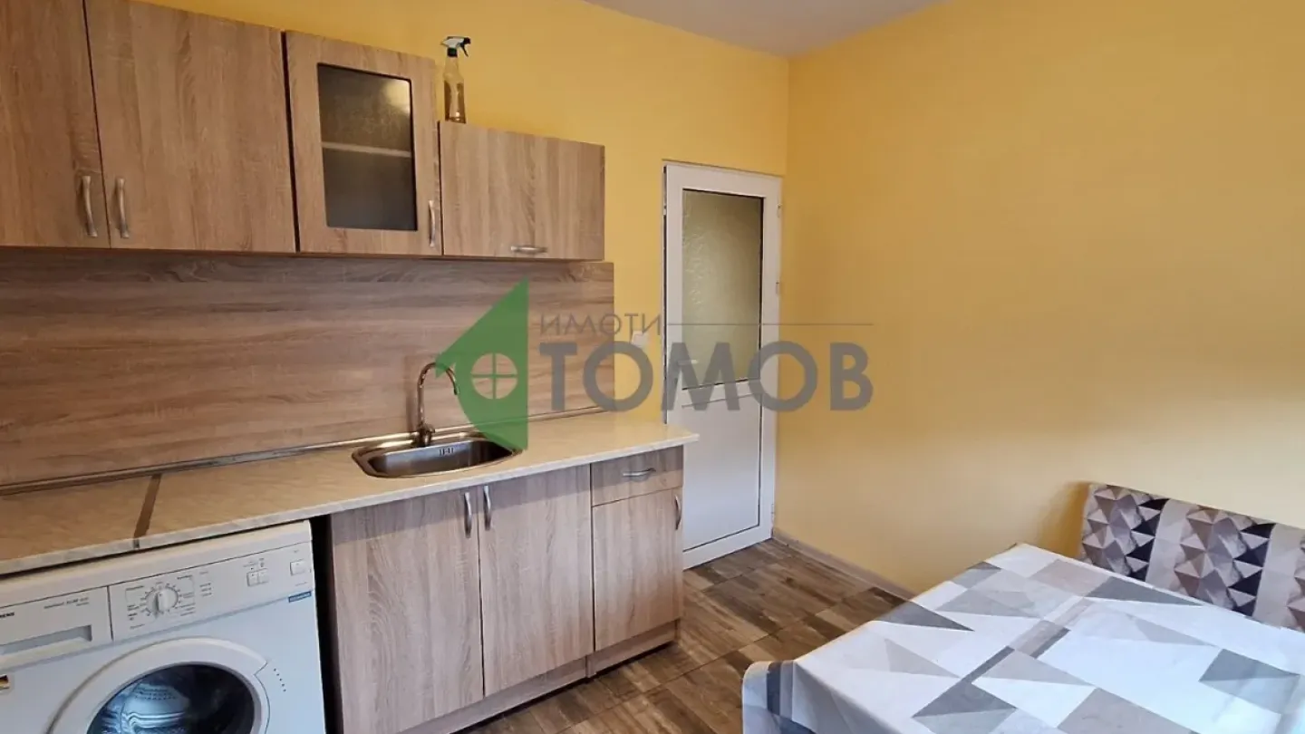 Bright Two-Bedroom Apartment in Stanitionna Gradina, Stara Zagora - Image 2
