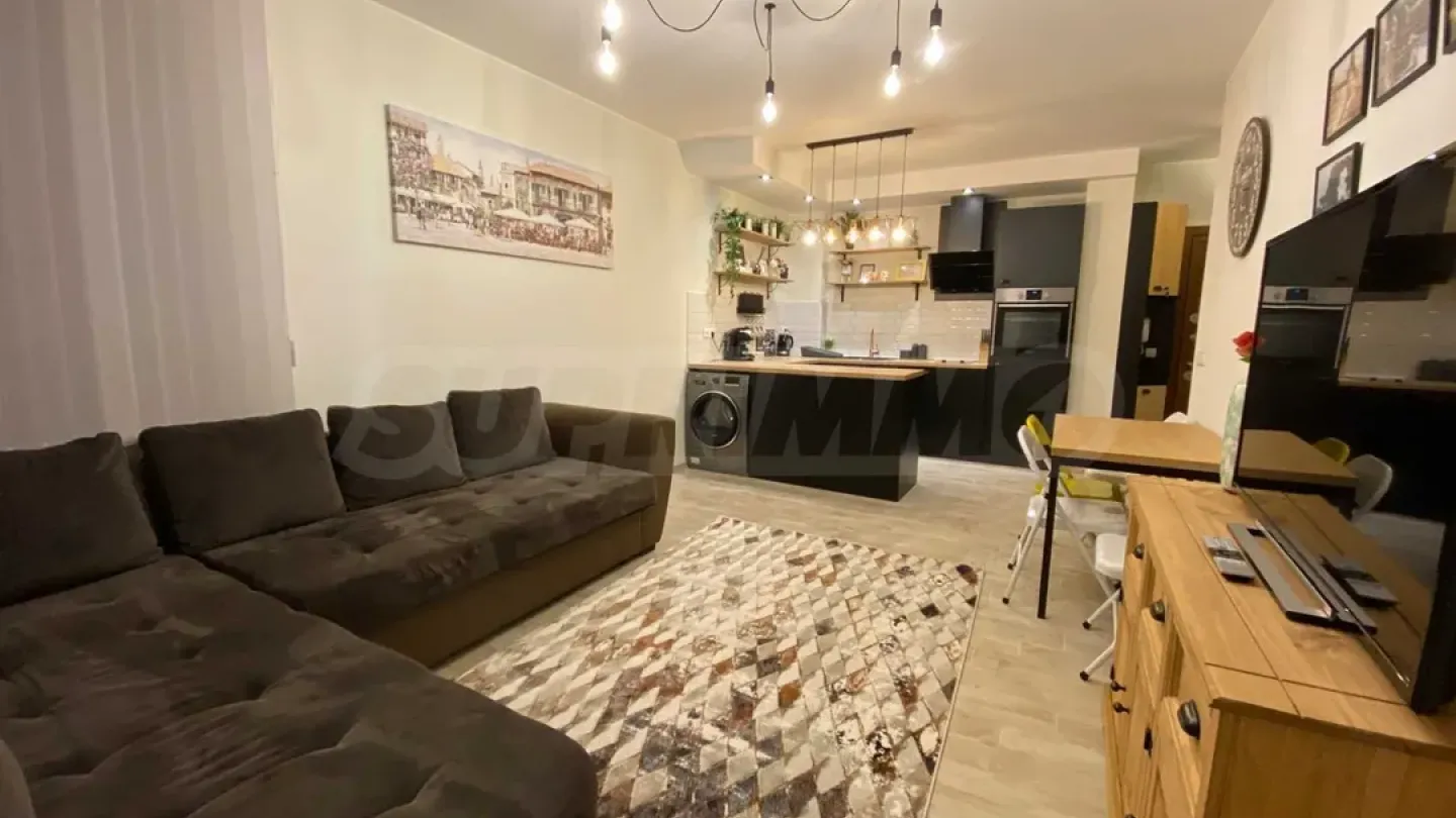 Spacious, Fully Furnished Apartment with Sea Views in Varna - Image 1