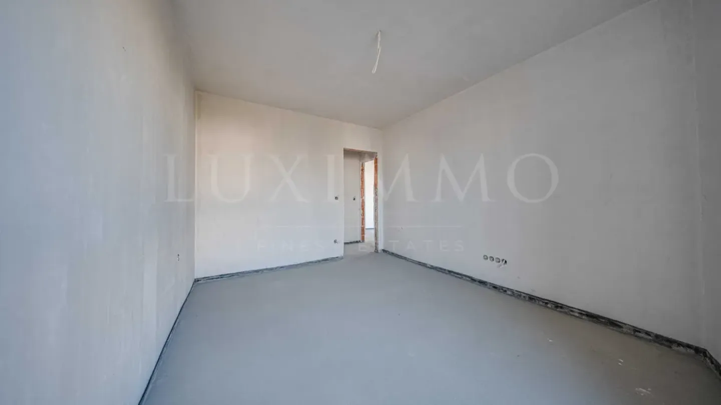 Spacious One-Bedroom Apartment with Yard in Malinova Dolina - Image 1