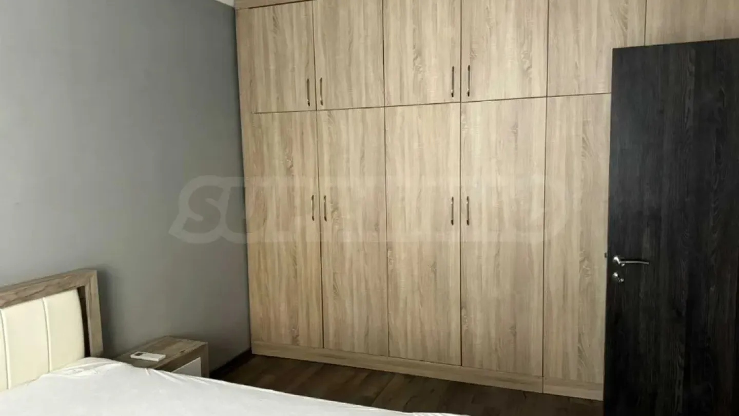 Spacious Two-Bedroom Apartment with Slavyanovo Square View - Image 1