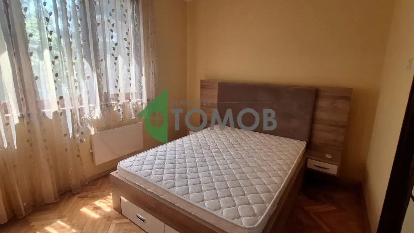 Spacious Three-Bedroom Apartment in Central Stara Zagora for Sale - Image 1