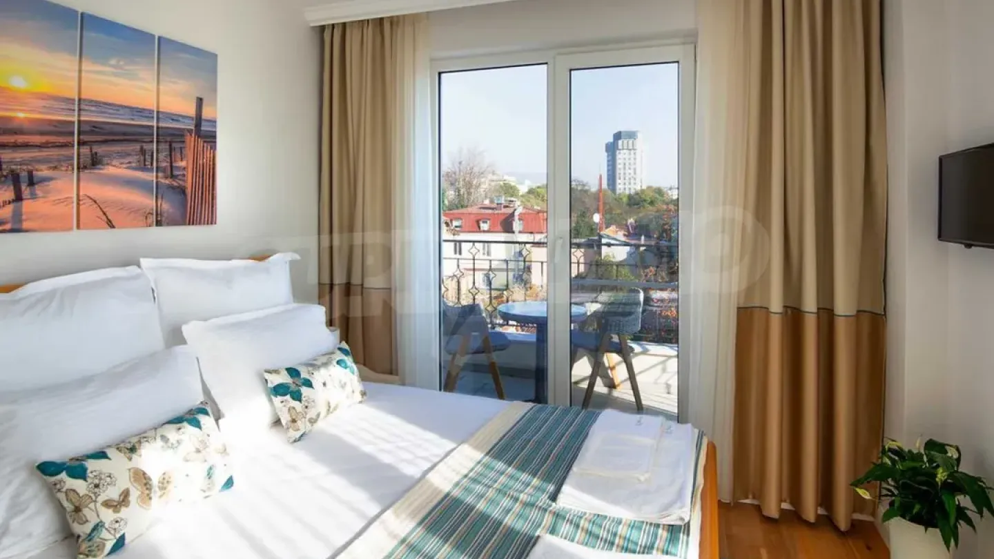 Spacious, Fully Furnished 3-Bedroom Apartment in Varna's Heart - Image 2