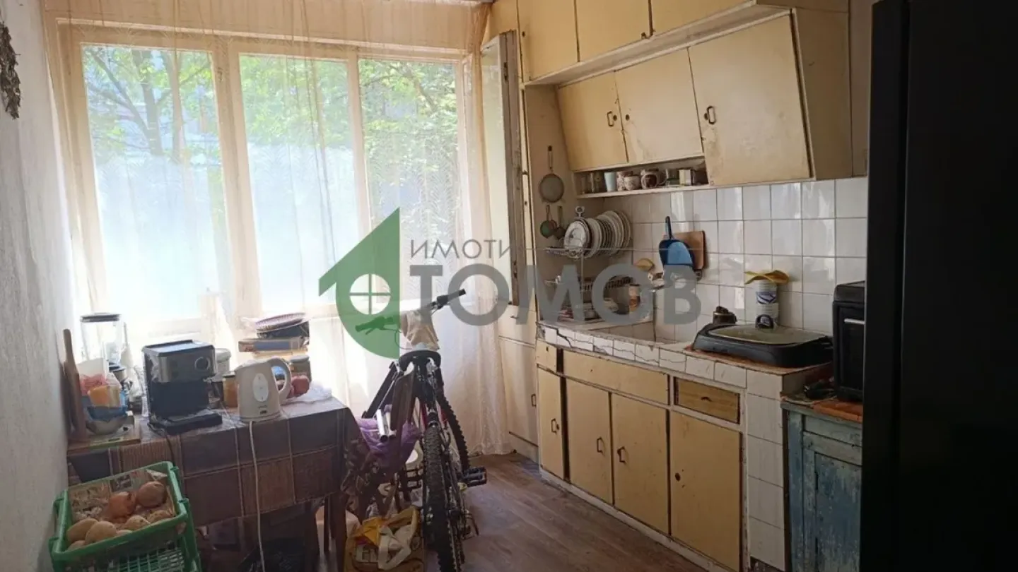 Spacious 3-Bedroom Apartment in Central Stara Zagora for Sale - Image 4