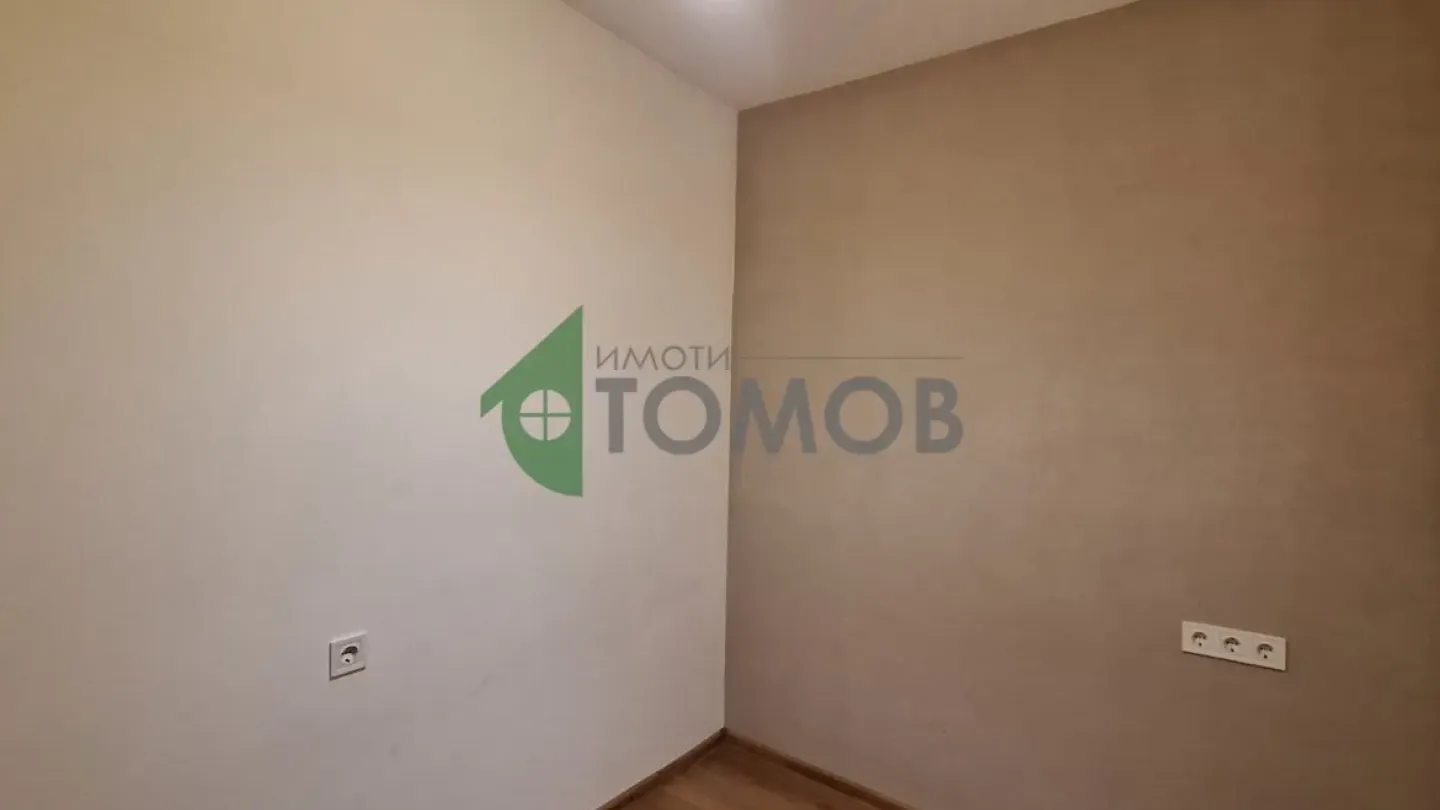 Spacious Three-Bedroom Apartment in Sought-After Stara Zagora - Image 5