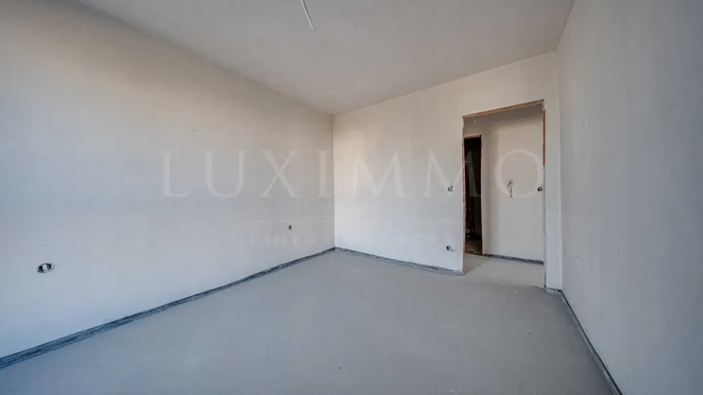 Spacious One-Bedroom Apartment with Yard in Malinova Dolina - Image 2