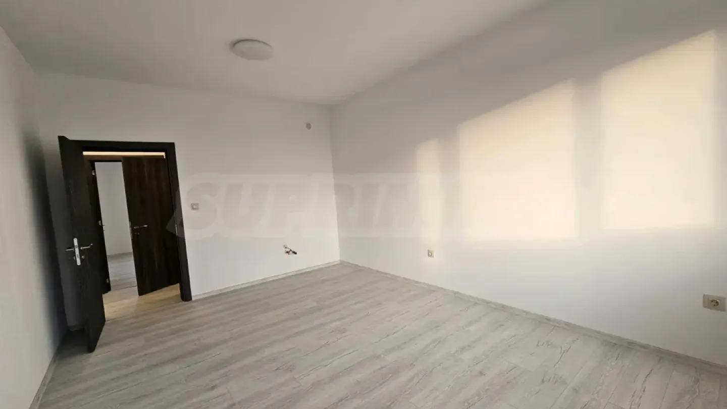 Spacious Apartment with Panoramic Views in Varna, Bulgaria - Image 3