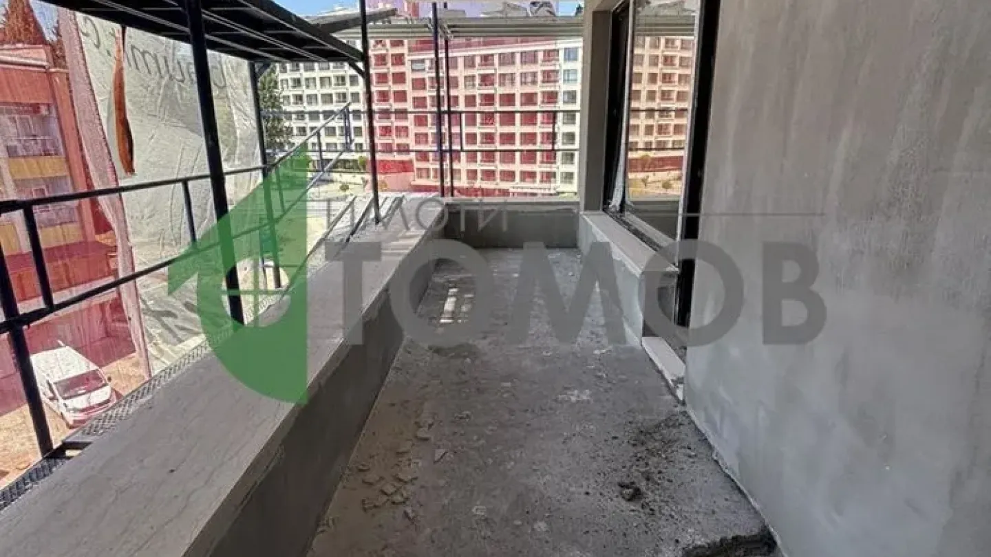 Spacious 4-Bedroom Apartment in Azimov Complex, Stara Zagora - Image 1