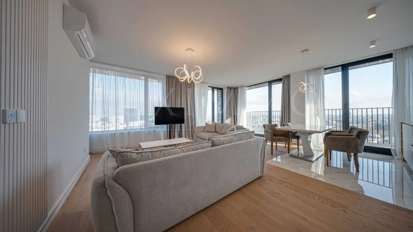 Luxury One-Bedroom Apartment with Stunning City Views - Image 1