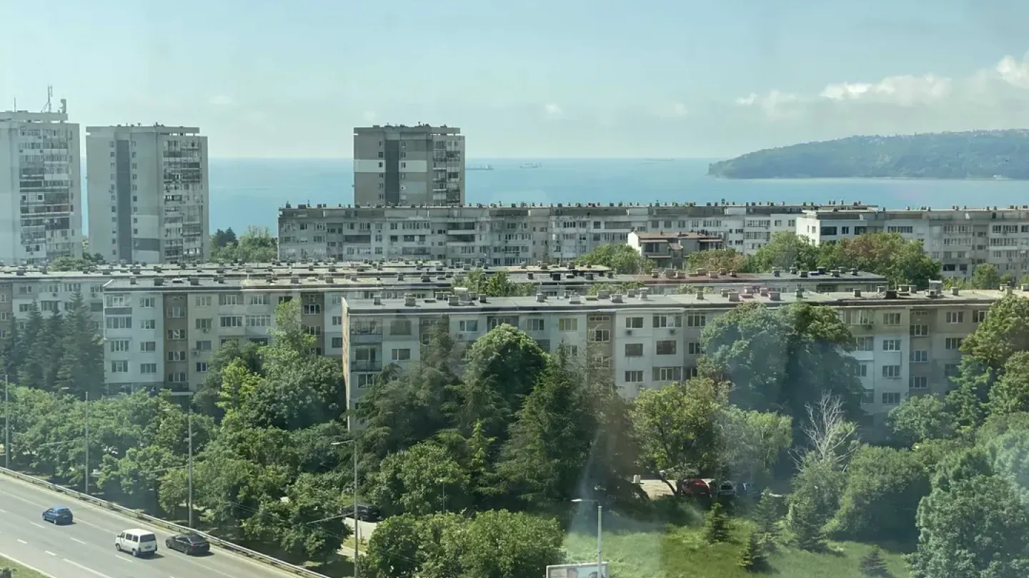 Spacious Varna Apartment with Stunning Sea Views. - Image 5