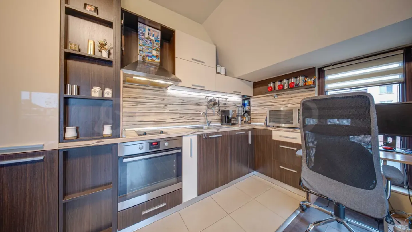 Spacious, Fully Furnished Apartment in Sofia's Rehutha District - Image 5