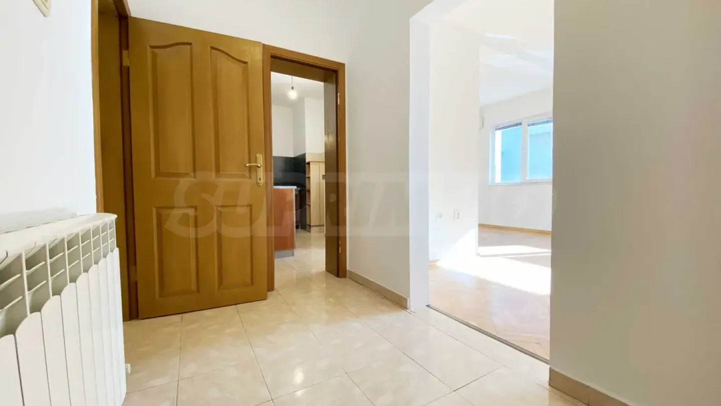 Spacious Plovdiv Apartment - Two Bedrooms, Prime Location, 198 m2. - Image 4
