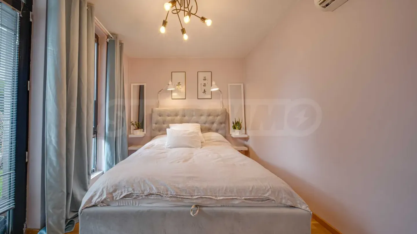 Spacious, Fully Furnished Apartment with Private Garden - Image 5