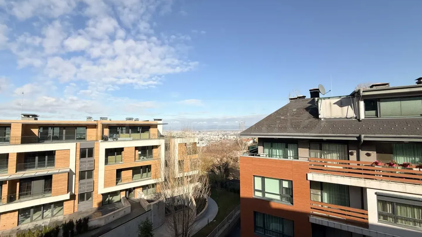 Spacious, Fully Furnished Apartment with Parking in Sofia - Image 5