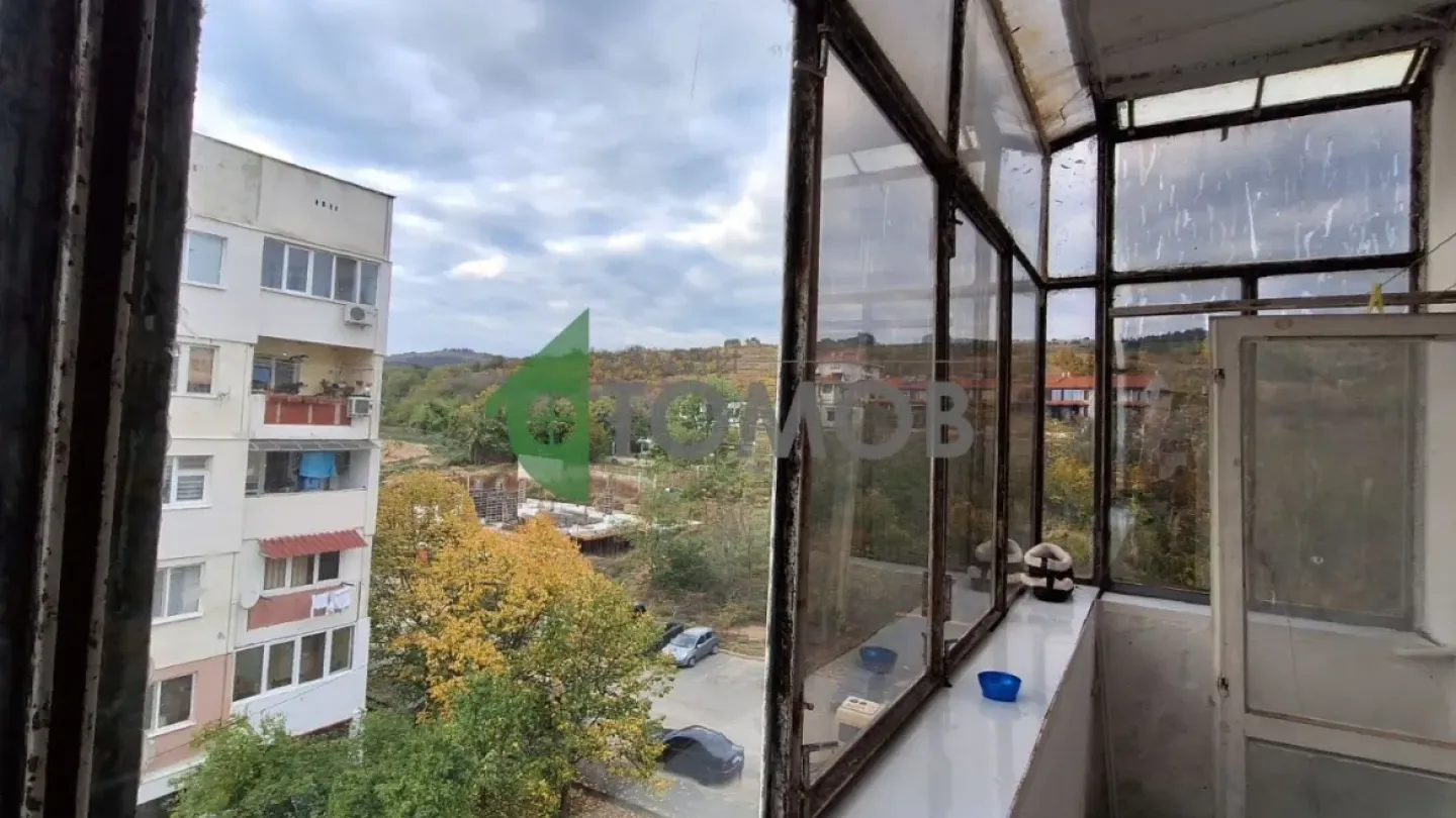 Spacious 3-Bedroom Apartment in Zheleznik, Stara Zagora - Image 4