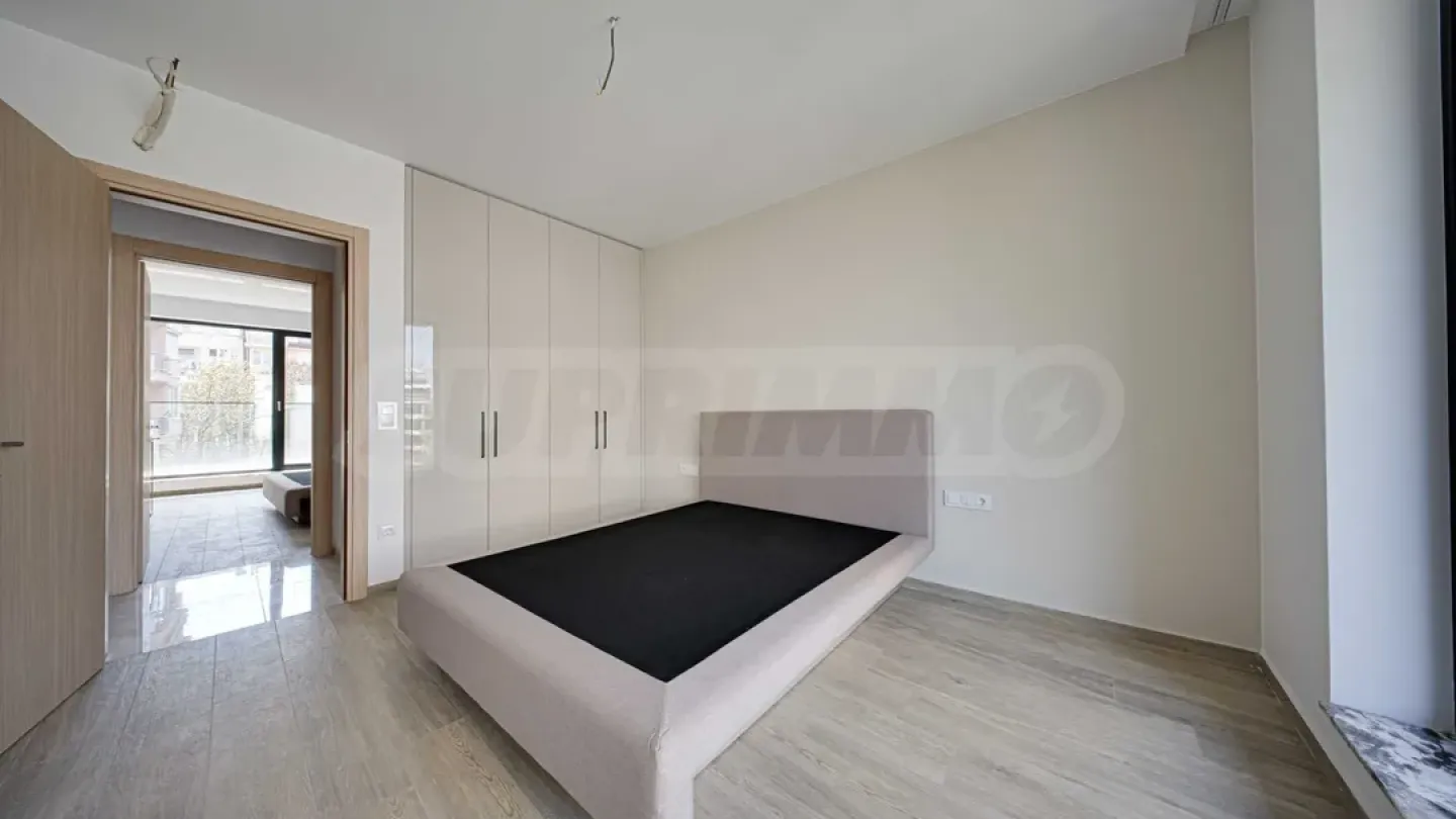 Spacious Four-Bedroom Apartment in Sofia's Desirable Oborishte District - Image 5